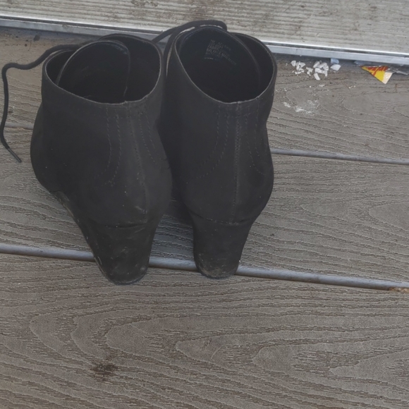 Shoes - Picture 3 of 4